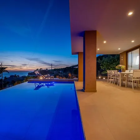 Villa Mulberry 10, Emma Sciacca