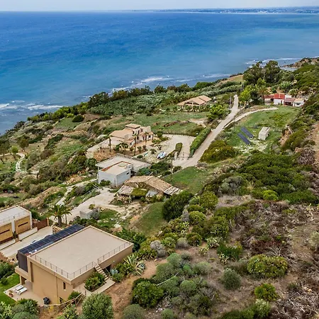 Villa Mulberry 10, Emma Sciacca
