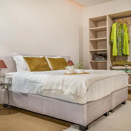 Mulberry 10, Emma Villa